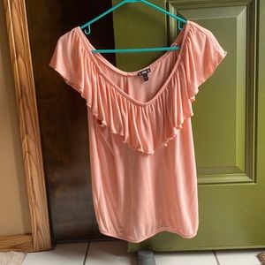 Pretty peach v-neck on or off the shoulders top.